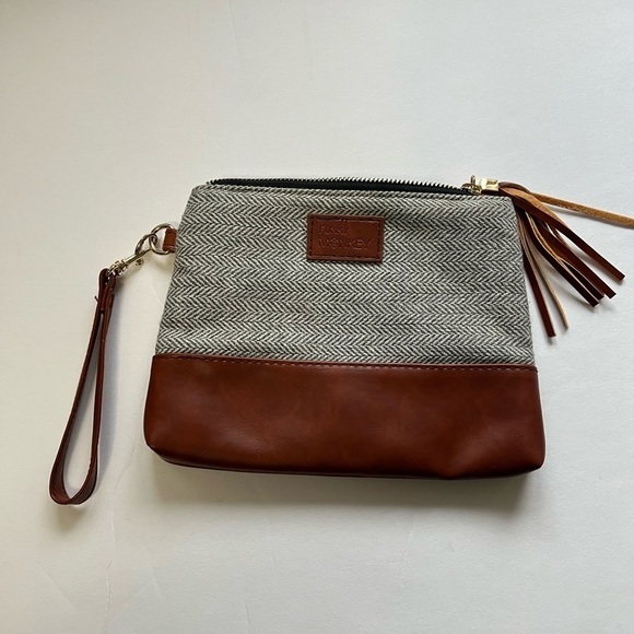Funky Monkey Clutch Herringbone Gray & Faux Leather Purse 8.5”x6.5” Bag - Picture 6 of 6